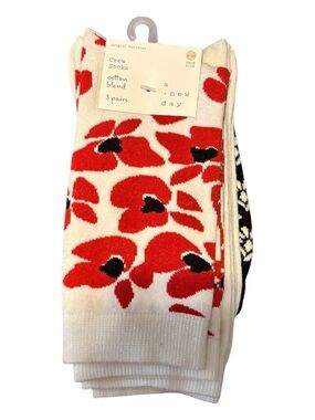 a new day  Women’s Cotton Blend Crew Socks– 3 Pack Shoe Size 4 - 10